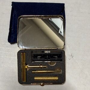 Gold plated collectable vintage Safety Razor Set with Mirror and pouch